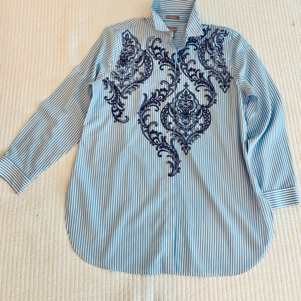NWT Chico’s Blue Striped No-Iron tunic with Navy Embroidery